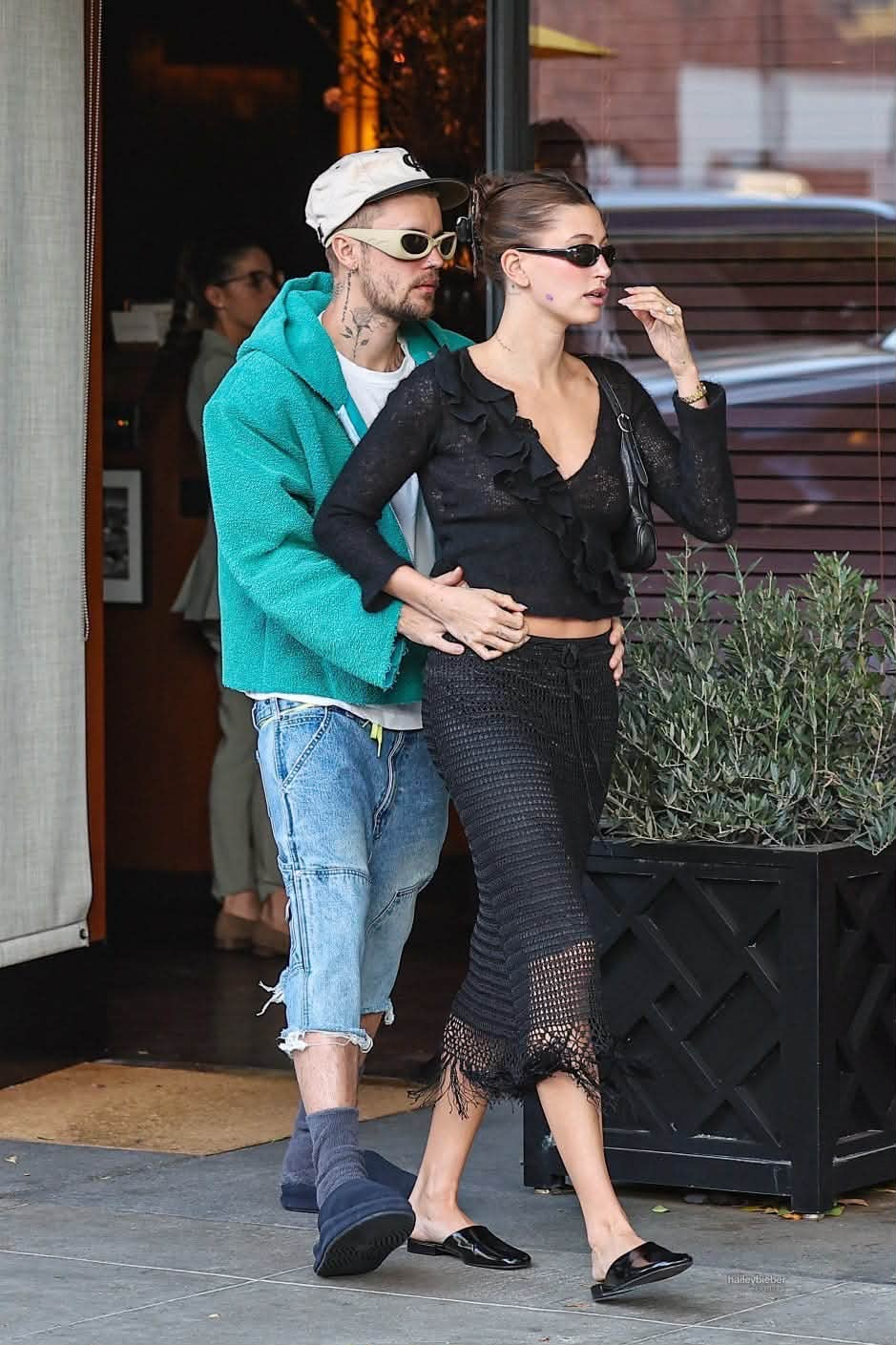 “Mà đúng là ở với Hailey ngó Justin thành thật với chính mình ghê!”