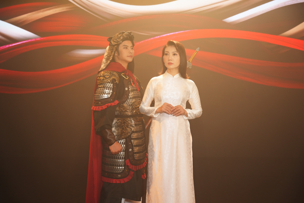 NSƯT Võ Minh Lâm đặc biệt mời NSND Mỹ Uyên diễn xuất trong MV Ánh sao Việt Nam - Ảnh: NVCC