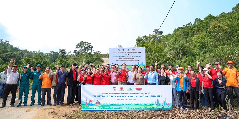 Dai-ichi Life Việt Nam tin rằng mỗi cây xanh được gieo trồng hôm nay sẽ trở thành nền tảng cho tương lai xanh của thế hệ mai sau - Ảnh: Dai-ichi Life Việt Nam