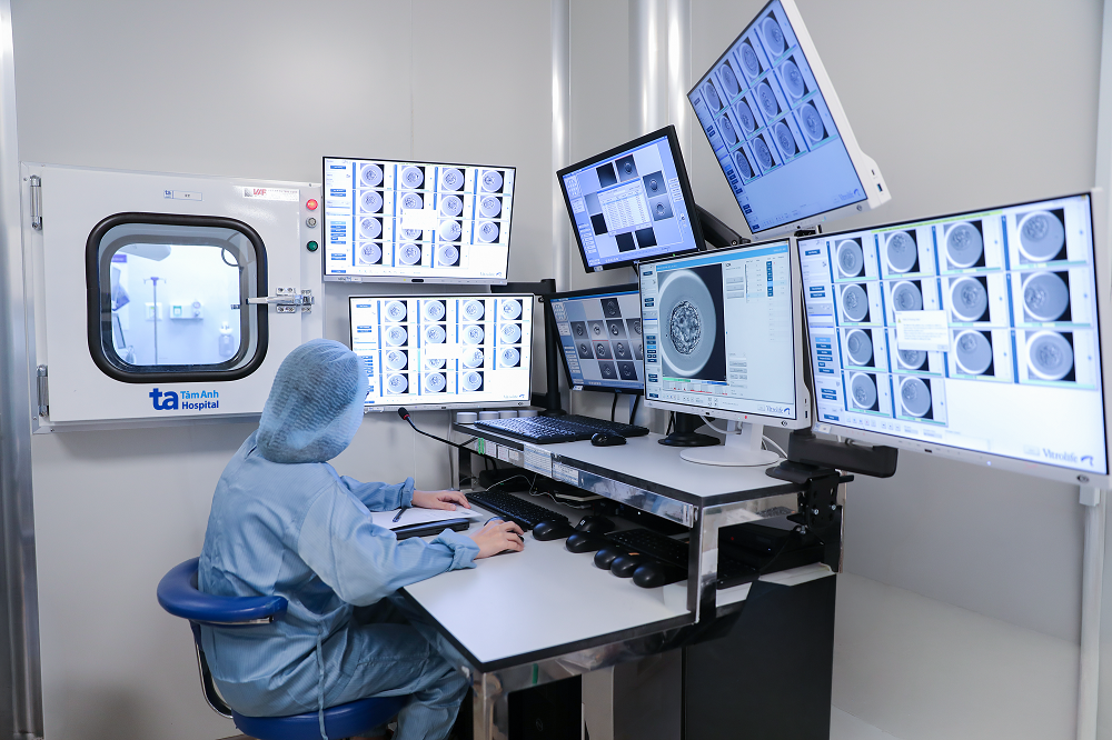 Hệ thống nuôi cấy phôi trang bị camera quan sát liên tục tích hợp trí tuệ nhân tạo (AI) tại IVF Tâm Anh - Ảnh: IVF Tâm Anh