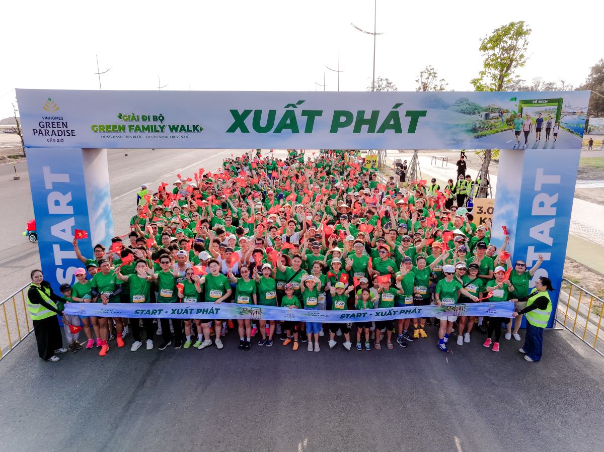 Sự kiện thu hút hàng trăm gia đình đa thế hệ cùng “nhuộm xanh” Cần Giờ - Ảnh: Vingroup