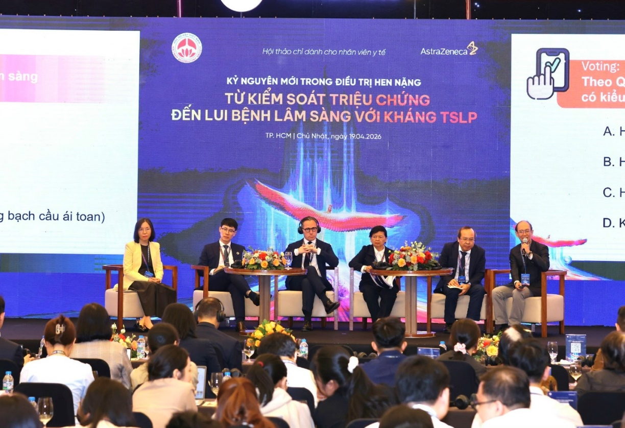 Các chuyên gia tham gia hội thảo - Ảnh: N.T