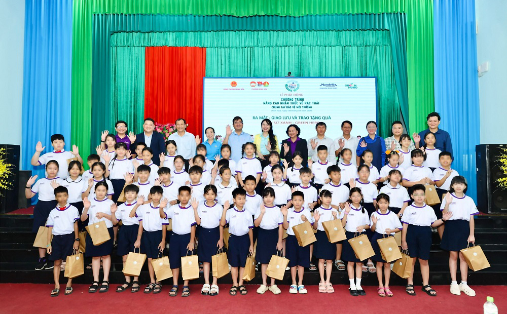 Ra mắt 50 em học sinh Đại sứ Xanh - Green Hero - Ảnh: Mondelez Kinh Đô Việt Nam