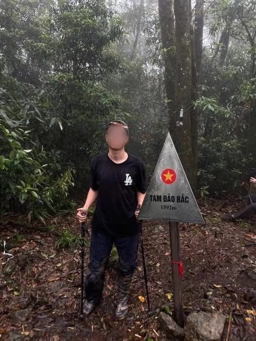 Nam sinh đi lạc tại Tam Đảo được lực lượng cứu hộ tìm thấy sau hơn 1 ngày - Ảnh: Mạng xã hội