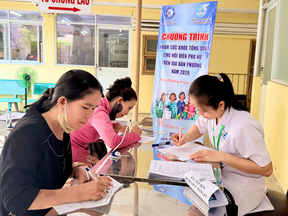 Hoạt động thiết thực này nhằm chăm lo sức khỏe hội viên, nâng cao ý thức phòng ngừa bệnh tật, đồng thời trang bị kiến thức cần thiết về bảo đảm an toàn thực phẩm trong mùa nắng nóng – thời điểm tiềm ẩn nhiều nguy cơ ảnh hưởng đến sức khỏe cộng đồng. Ảnh: TP