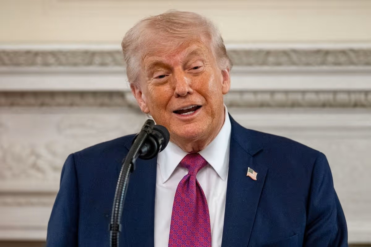 Các cuộc thăm dò gần đây tại Mỹ cho thấy tỷ lệ ủng hộ Tổng thống Donald Trump nằm ở mức giữa 30%, với những lo ngại chủ yếu về cách ông giải quyết vấn đề kinh tế, Iran và người nhập cư - Ảnh: Pool/ABACA/Shutterstock