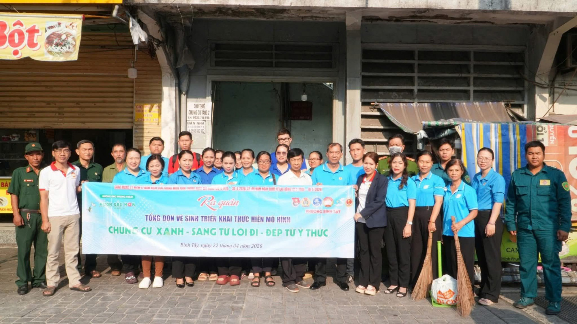 Hội LHPN phường Bình Tây phối hợp cùng các đơn vị ra quan 