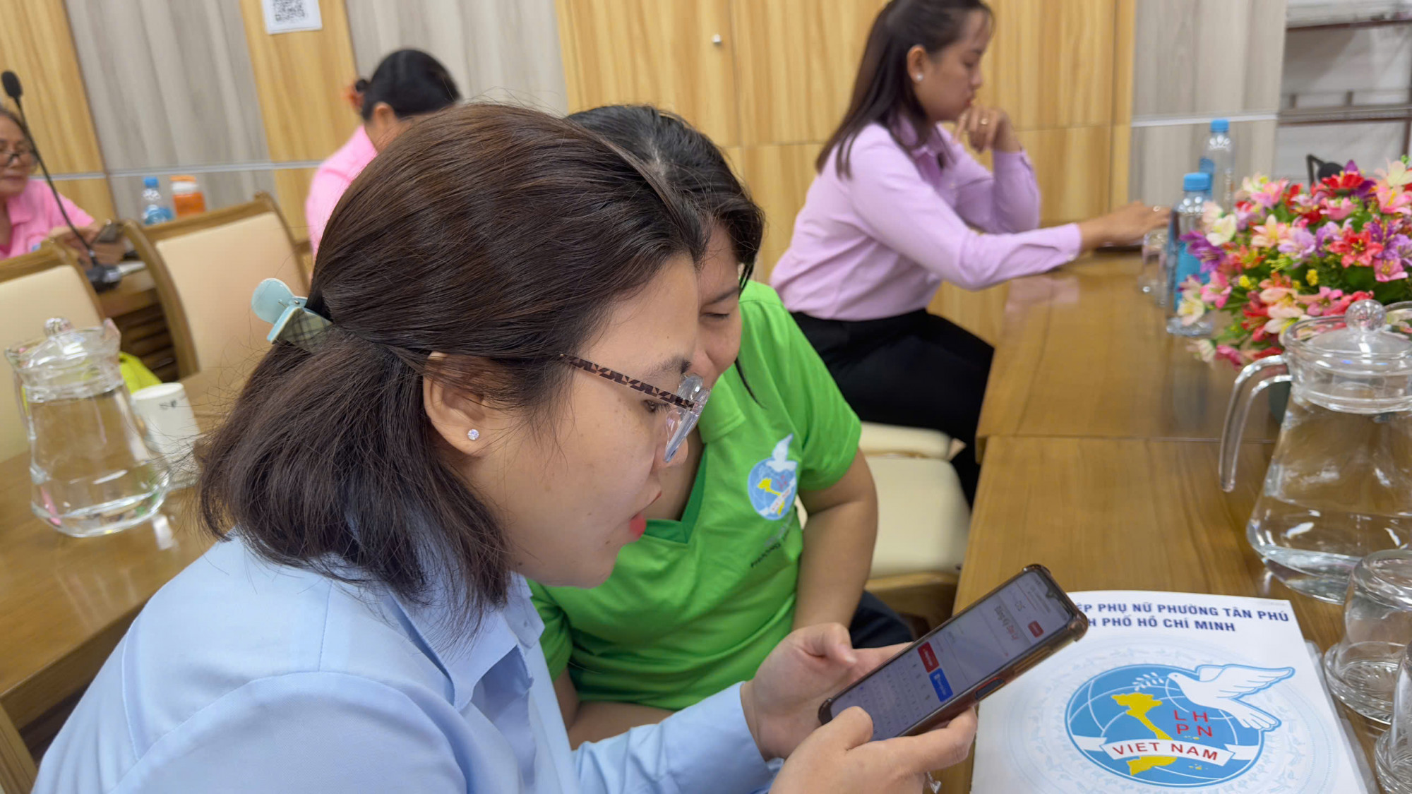 Các chị em tham gia tìm hiểu iếp cận hệ sinh thái hỗ trợ khởi nghiệp 