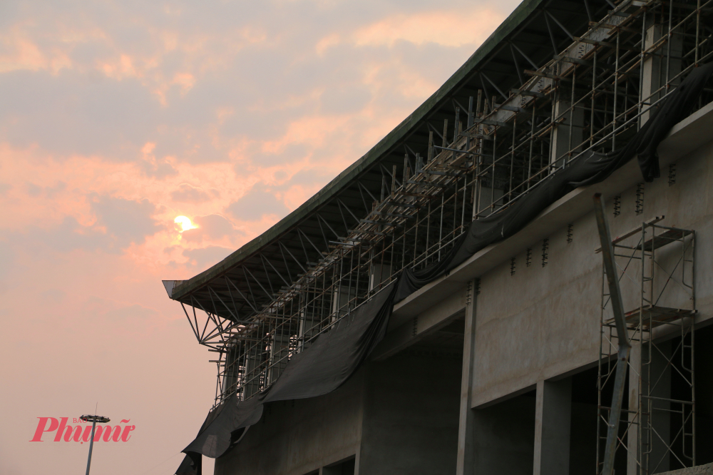 Đối với gói thầu số 11 - cải tạo nhà thi đấu bên trong, các đơn vị thi công đang tập trung nguồn lực để hoàn thiện. 