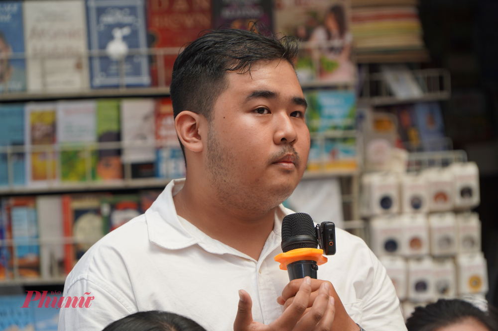 Mỗi câu hỏi được đặt ra trở thành cầu nối, giúp câu chuyện được kể sâu hơn và giàu tính cá nhân hơn.