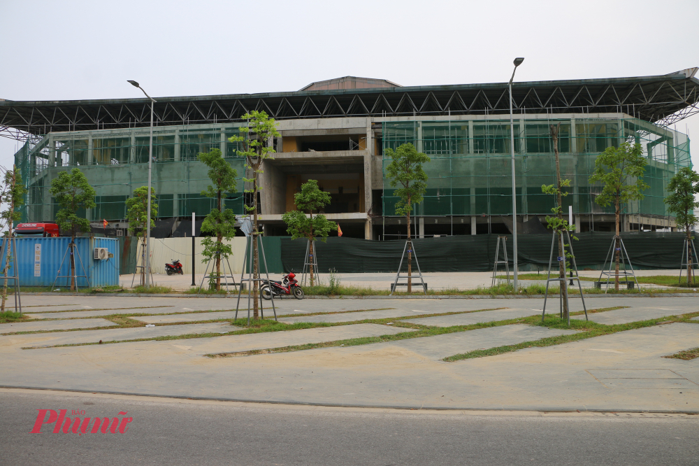 Hiện tại Chủ đầu tư yêu cầu nhà thầu tăng cường nhân lực, thiết bị, tranh thủ thời tiết thuận lợi để bù tiến độ, sớm hoàn thiện công trình.