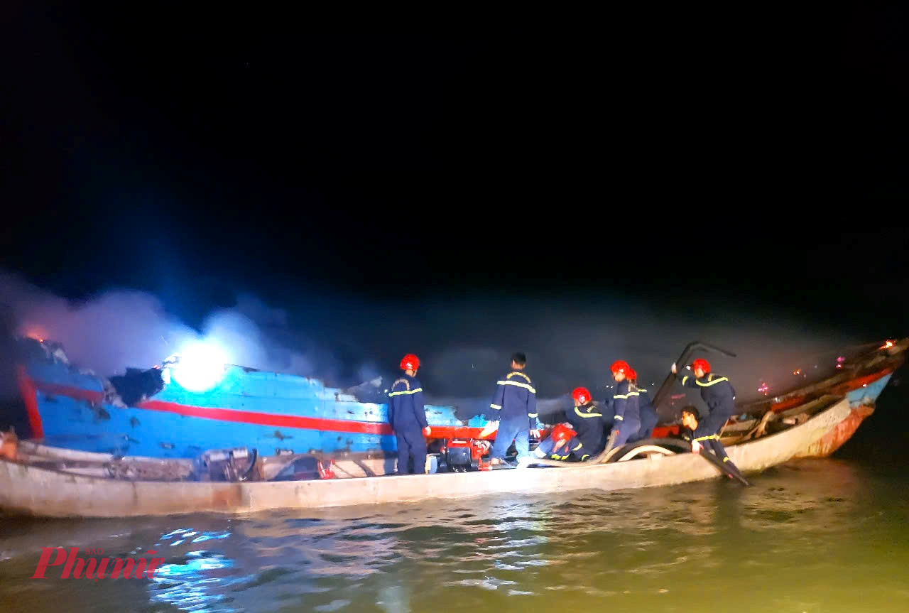 Huy động phương tiện tàu thuyền tại chỗ cùng tham gia cứu hộ tàu cá gặp nạn