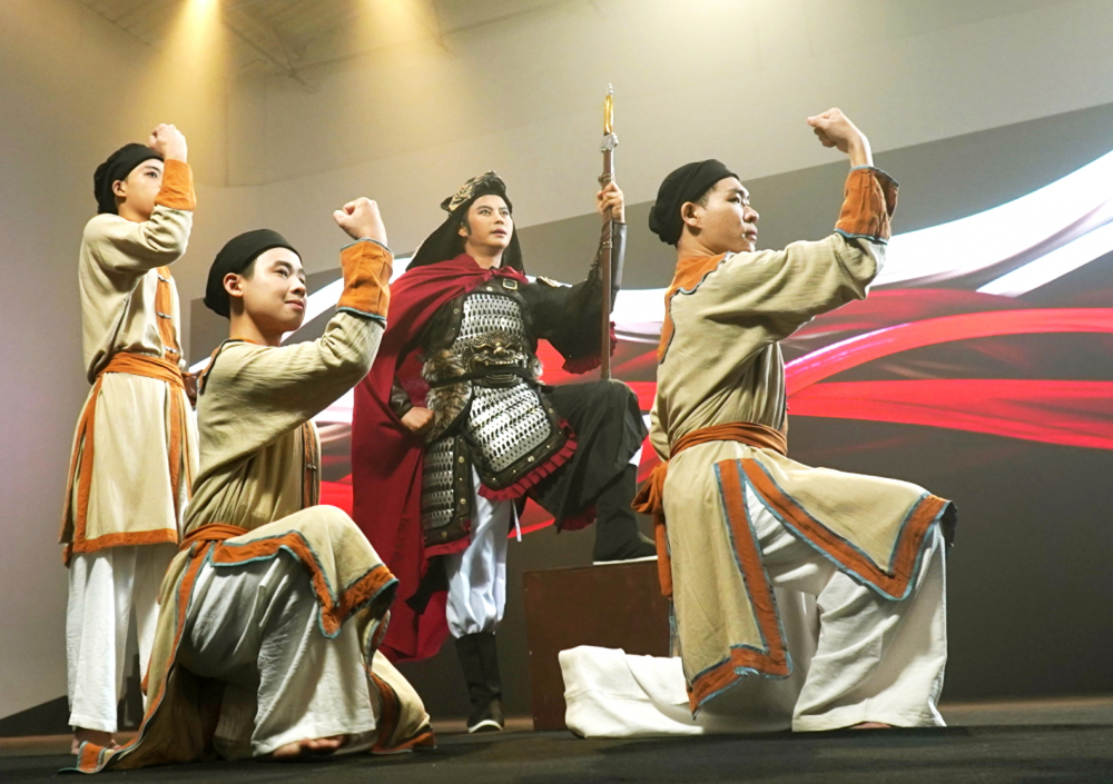 Nghệ sĩ Võ Minh Lâm trong hình ảnh  quảng bá cho MV Ánh sáng Việt Nam  - Ảnh do nhân vật cung cấp