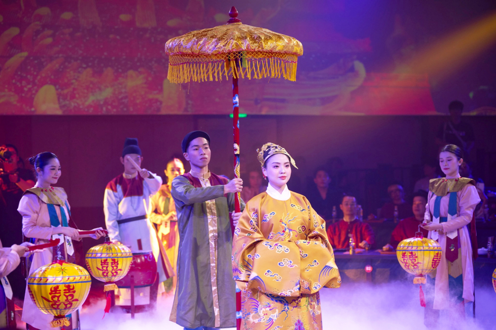 Vietcharm culture & dining show - trải nghiệm đa giác quan, nơi ẩm thực và nghệ thuật biểu diễn  cùng nhau kể câu chuyện di sản và văn hóa Việt Nam - Nguồn ảnh: Vietcharm culture & dining show