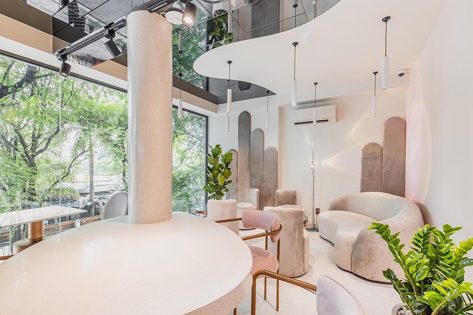 Khi nhắc đến các quán brunch được giới trẻ yêu thích gần đây, SOKO (Số 27a, đường Nguyễn Trung Trực, phường Bến Thành) là một trong những địa điểm tiêu biểu. Đây là quán ăn với tôn chỉ là đề cao các công thức món Việt truyền thống thông qua một lăng kính mới hơn - Ảnh: @SOKO