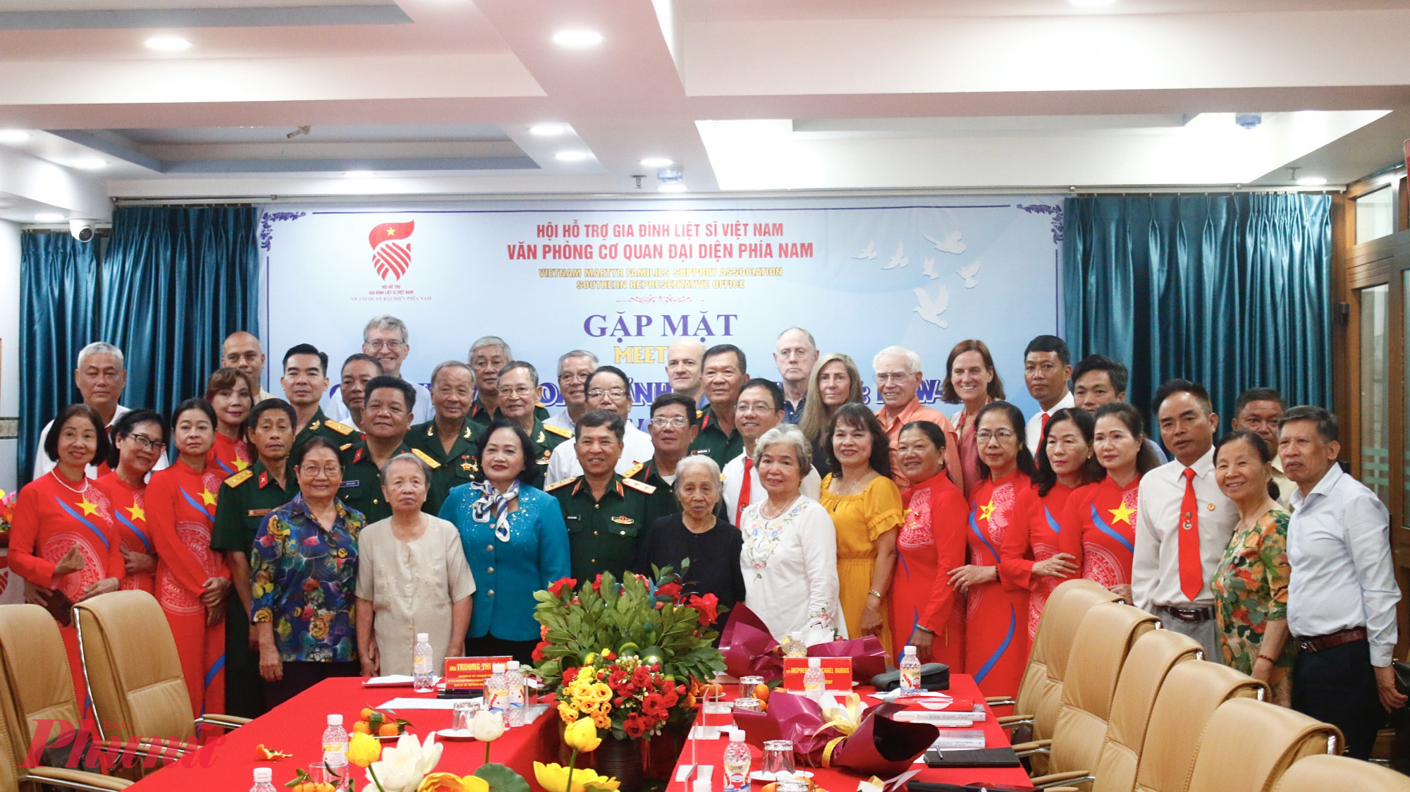  buổi gặp mặt là dịp để hai bên tiếp tục trao đổi, tăng cường hiểu biết và mở ra các hướng hợp tác thiết thực trong thời gian tới, góp phần hàn gắn hậu quả chiến tranh và lan tỏa những giá trị nhân văn chung.