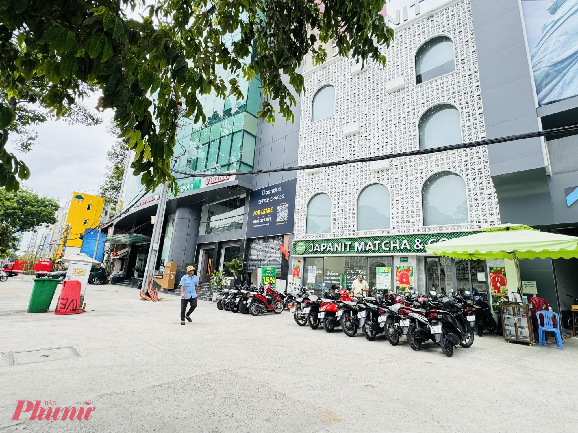 Trước đó có nhiều thương hiệu khác cũng thu hẹp quy mô hoạt động. Đây từng là vị trí mà thương hiệu trà sữa Hoa Hướng Dương chọn đóng đô kinh doanh 