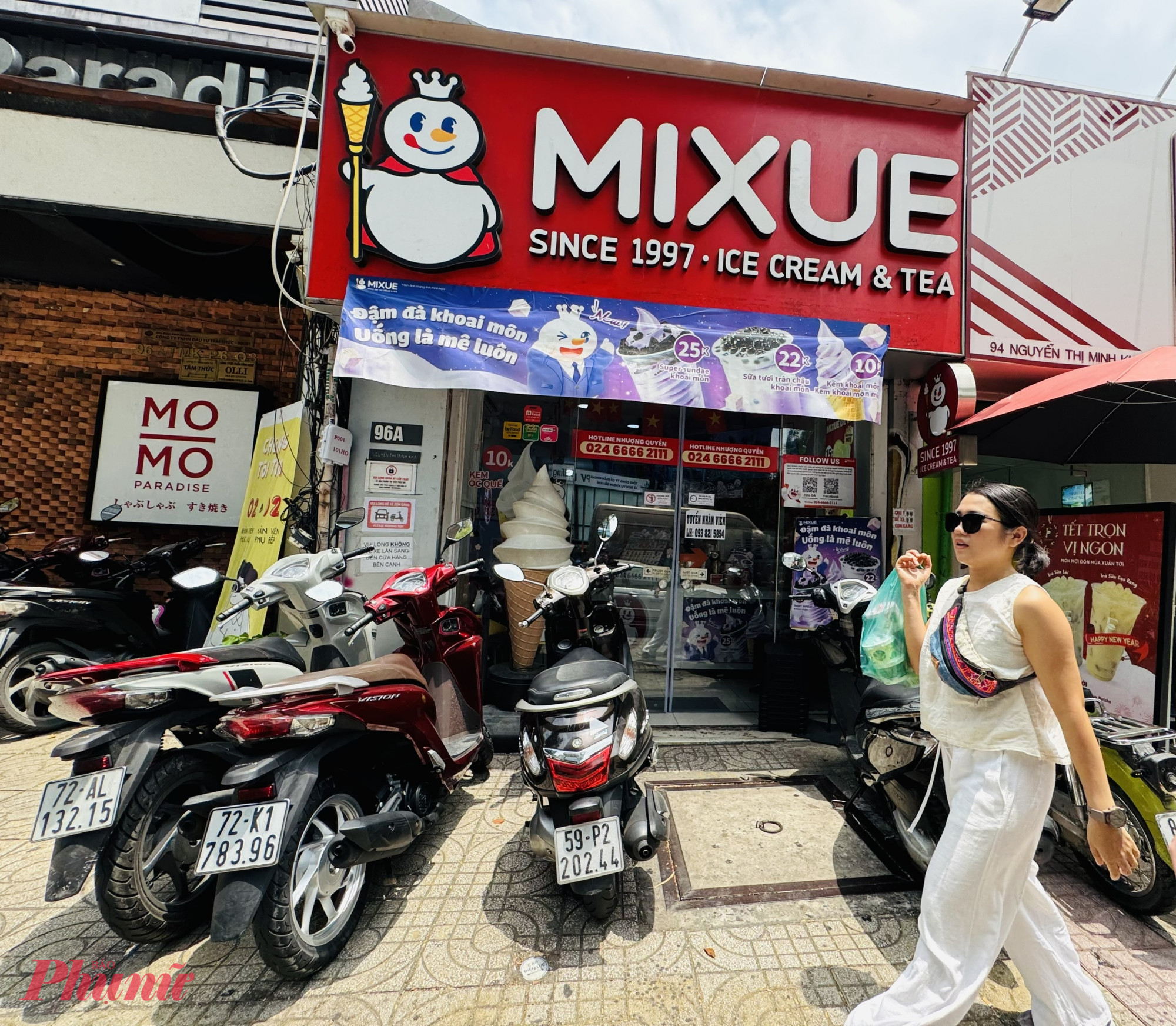 Các quán trà sữa Mixue vẫn hoạt động thì đều nằm ở vị trí khá dắt đỏ
