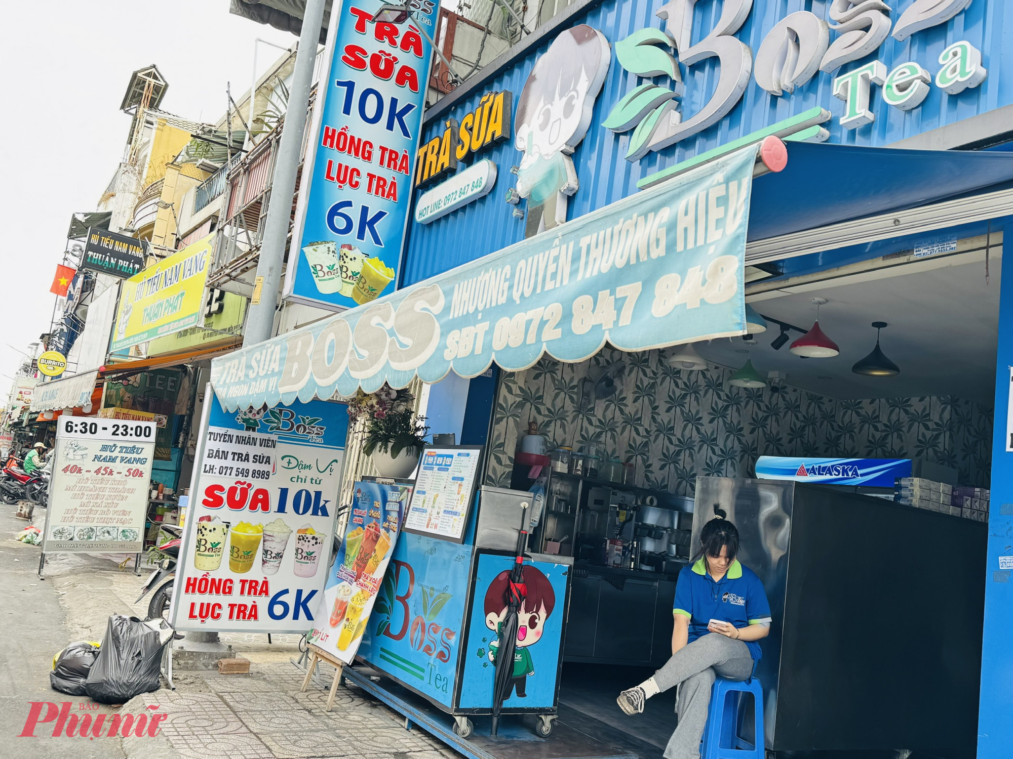 Các thương hiệu trà sữa dần đuối sức vì chi phí mặt bằng quá cao và sự xuất hiện của các thương hiệu trà sữa giá bình dân khác, chỉ từ 6.000 - 10.000 đồng/ly. 