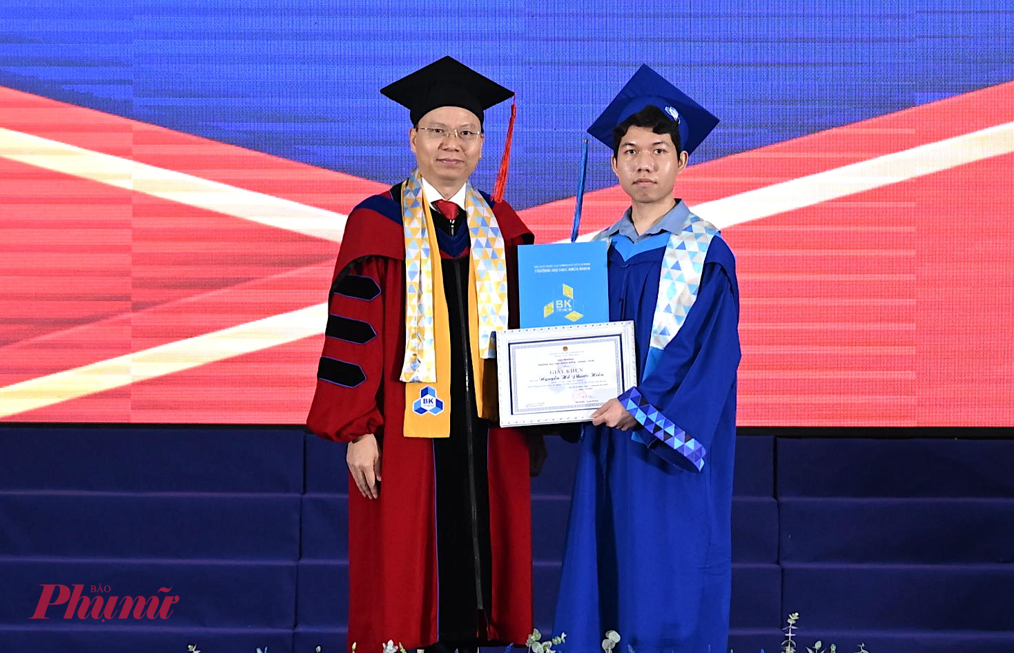 Nguyễn Hồ Phước Hiền tốt nghiệp sớm với tấm bằng loại xuất sắc - Ảnh: Nguyễn Loan