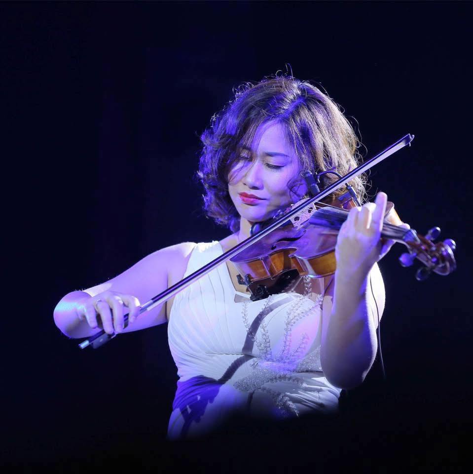 Nghệ sĩ viola Nguyệt Thu - từng là du học sinh Việt Nam đầu tiên theo học chuyên ngành viola tại Nhạc viện Tchaikovsky (Nga), tốt nghiệp thủ khoa