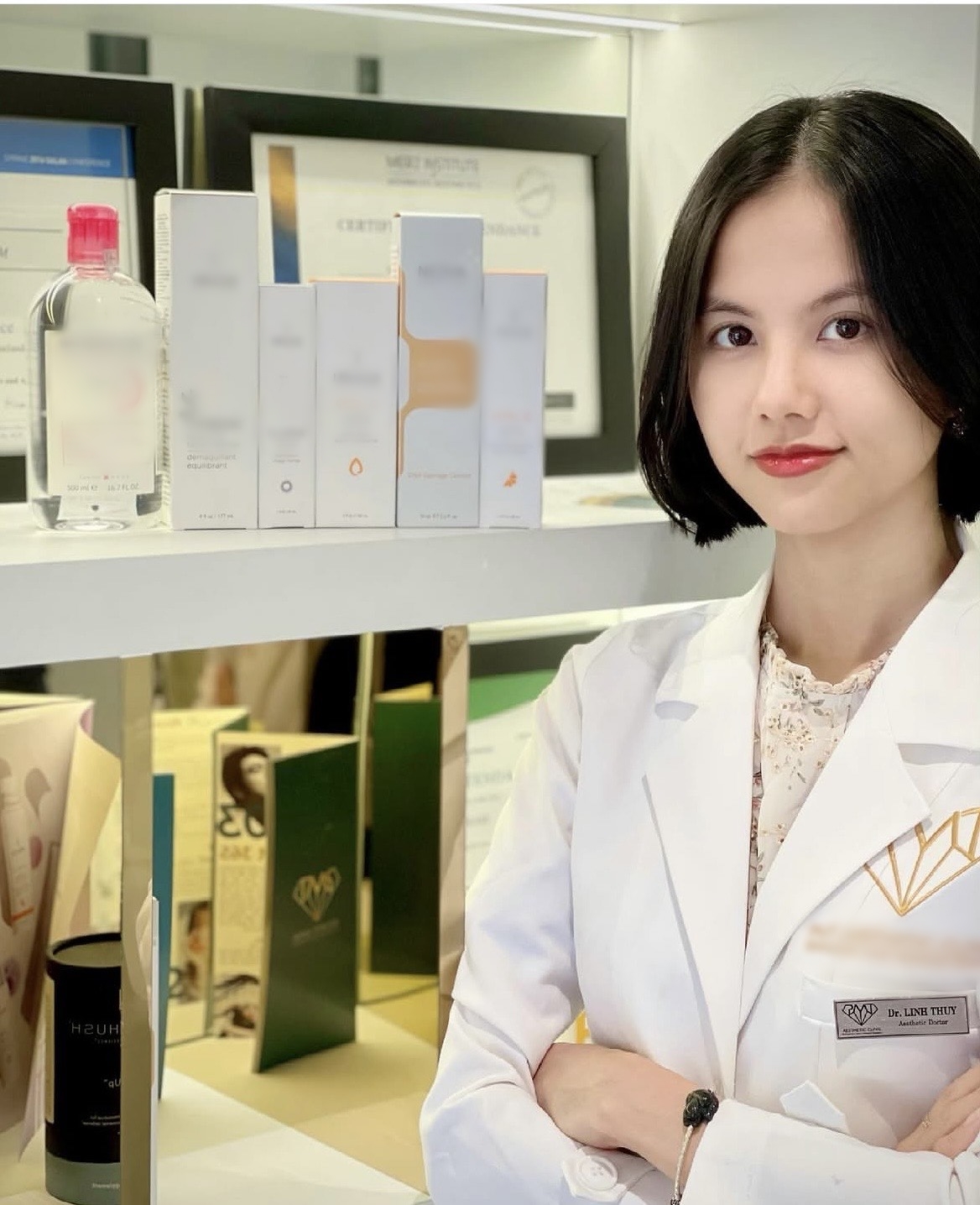 Gương mặt 'ăn hình' của bác sĩ Linh Thùy 