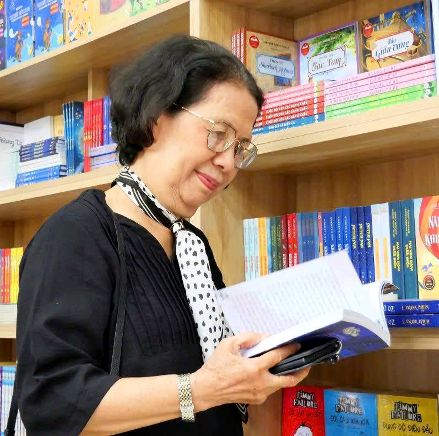 Tiến sĩ Quách Thu Nguyệt - người khởi xướng mô hình  Thư viện số Nguyễn An Ninh - Chuyên đề Nam Bộ  và Thư viện Người - Người Nam Bộ kể chuyện 