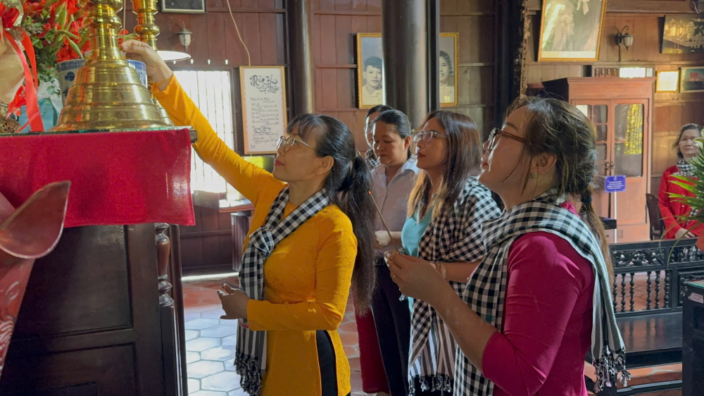 Hoạt động được tổ chức nhân kỷ niệm 51 năm Ngày Giải phóng miền Nam, thống nhất đất nước (30/4/1975 – 30/4/2026), nhằm giáo dục truyền thống yêu nước, bồi đắp lòng tự hào dân tộc và phát huy tinh thần trách nhiệm của cán bộ, hội viên phụ nữ trong giai đoạn mới.