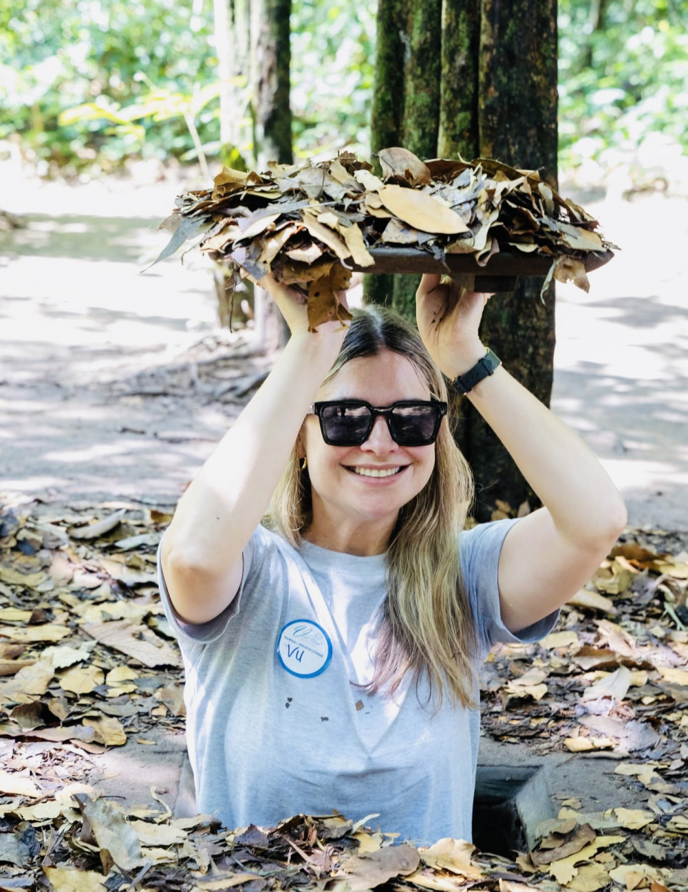 Khách trải nghiệm chui địa đạo Củ Chi. Ảnh: Địa đạo Củ Chi.