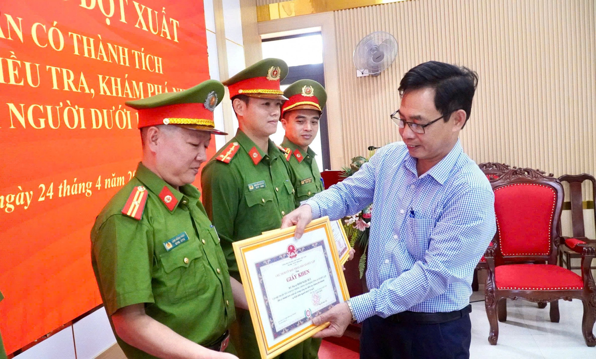 UBND xã Đức Lập khen thưởng đột xuất đối với lực lượng Công an xã Đức Lập