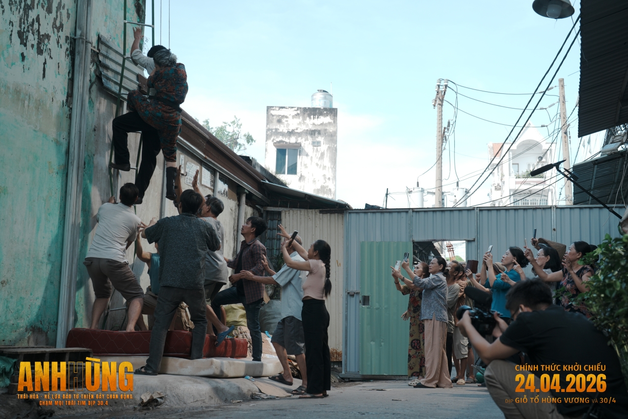 Cảnh giải cứu nghẹt thở trong phim được dàn dựng kịch tính