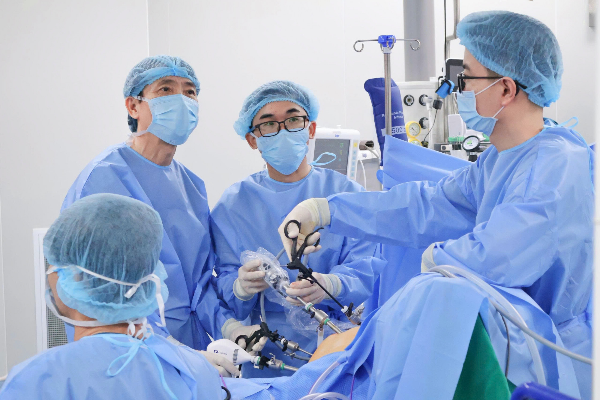 Trung tâm Ngoại, Bệnh viện Vinmec Cần Thơ nhanh chóng làm chủ và triển khai thường quy nhiều kỹ thuật chuyên sâu - Ảnh: Vinmec