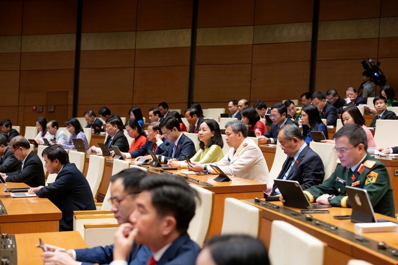 Đại biểu Quốc hội biểu quyết sáng 24/4 - ảnh QH