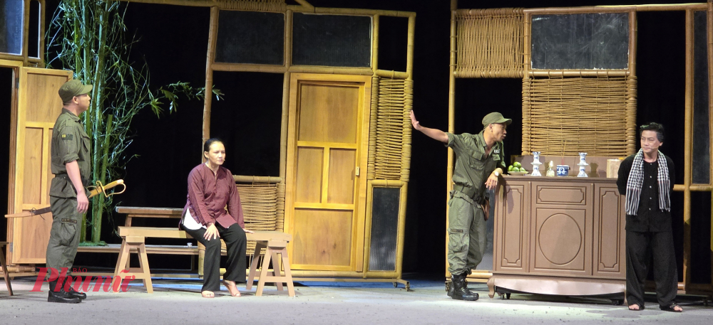 Hoàng Tấn, Việt Hà, Hoàng Phi và Quốc Thịnh có những vai diễn đầy sức nặng trong Thanh gươm và bà mẹ.