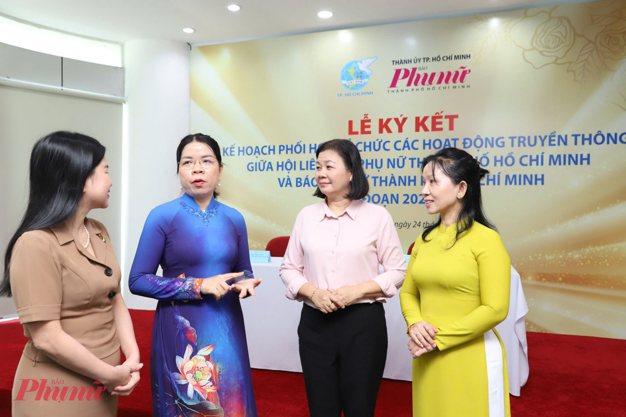 Lãnh đạo Hội LHPN TPHCM trao đổi những nội dung tâm đắc, kỳ vọng Báo Phụ nữ TPHCM tiếp tục đồng hành và thực hiện hiệu quả trong công tác truyền thông thời gian tới.