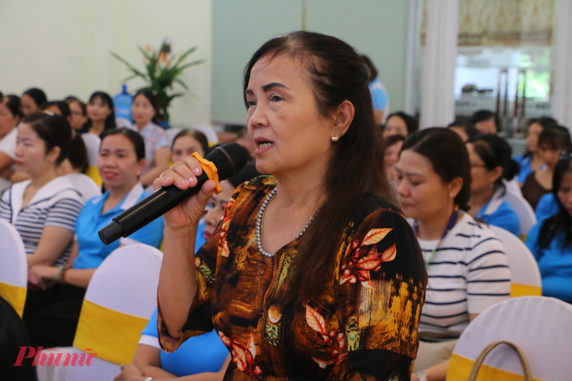 chị Phạm Thị Mai chia sẻ, lâu nay hoạt động trao đổi, sinh hoạt chia sẻ lồng  ghép bình đẳng giới 