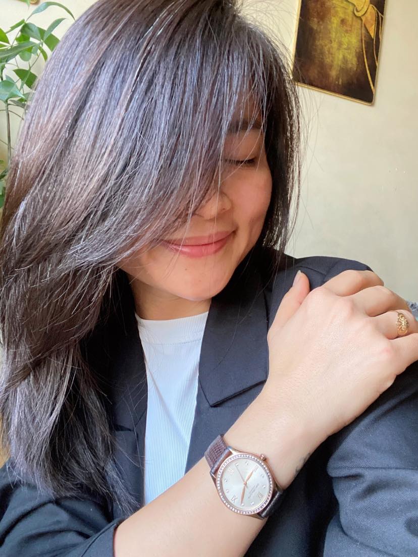 Mái tóc của chị ngày càng ít sợi bạc và phải nhìn kỹ mới thấy (Ảnh: NVCC)