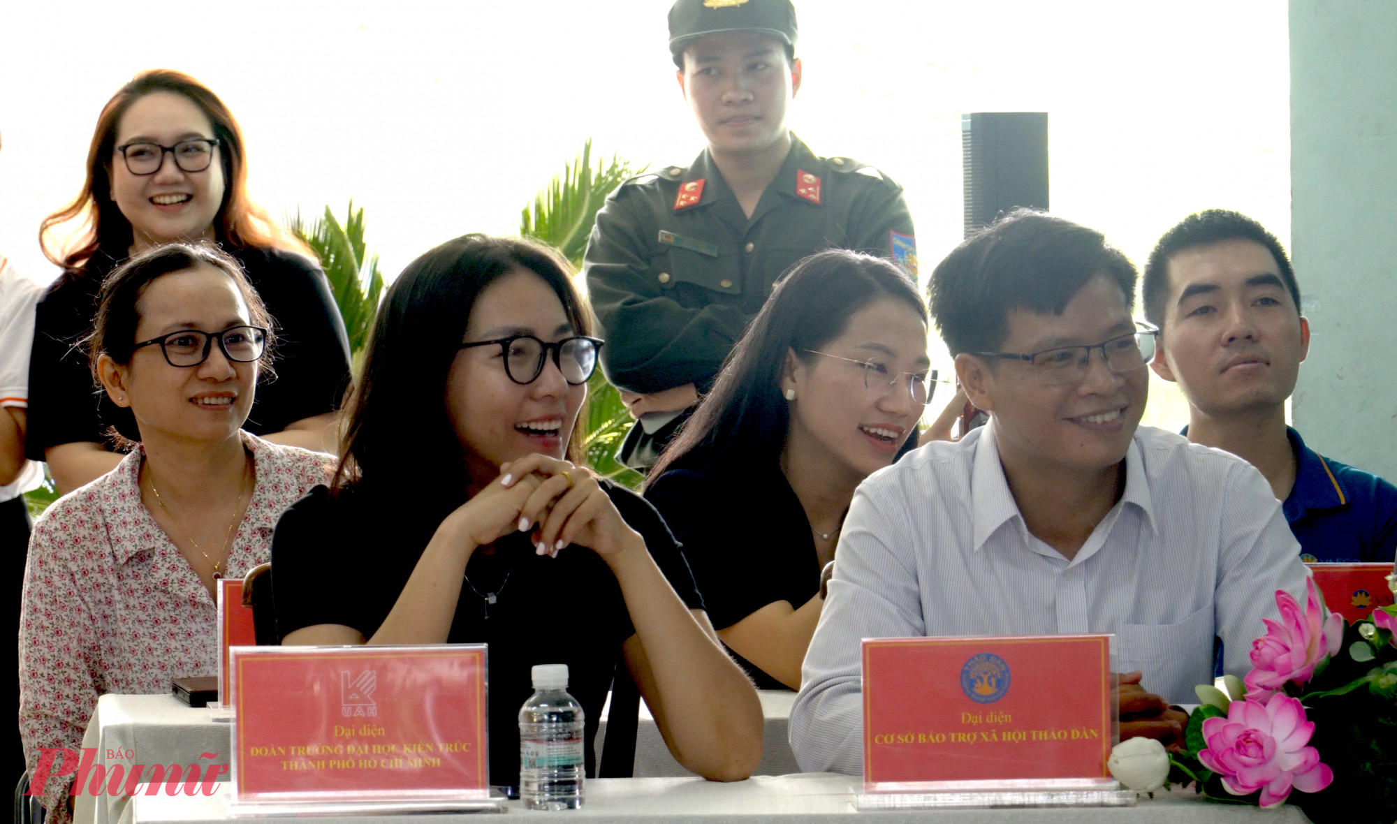 tổ chức của Đoàn Phòng Cảnh sát cơ động - Công an TPHCM, Trung tâm Bảo trợ xã hội Thảo Đàn, Công ty TNHH MTV Kỹ thuật máy bay (VEACO), Doanh nghiệp tư nhân khách sạn Đức Vượng, Đoàn Trường Đại học Kiến trúc TPHCM, Học viện tóc nam Phong BvB cùng nhiều mạnh thường quân.