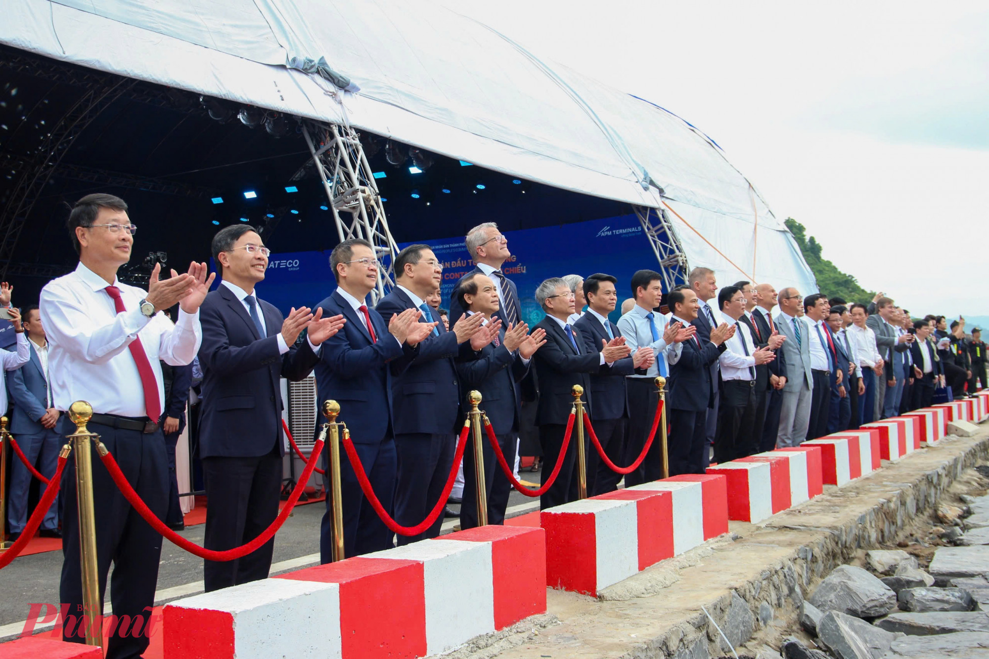 Lãnh đạo Trung ương và địa phương tham dự lễ khởi công dự án.