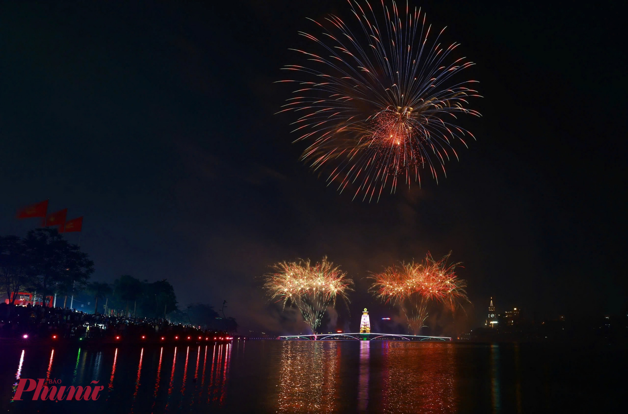 Năm nay Bắn pháo hoa nổ hỗn hợp tầm cao và tầm thấp, với số lượng 674 quả pháo nổ tầm cao và 98 giàn, 436 ống, 180 quả pháo nổ tầm thấp. Kinh phí từ nguồn vận động tài trợ xã hội hóa.