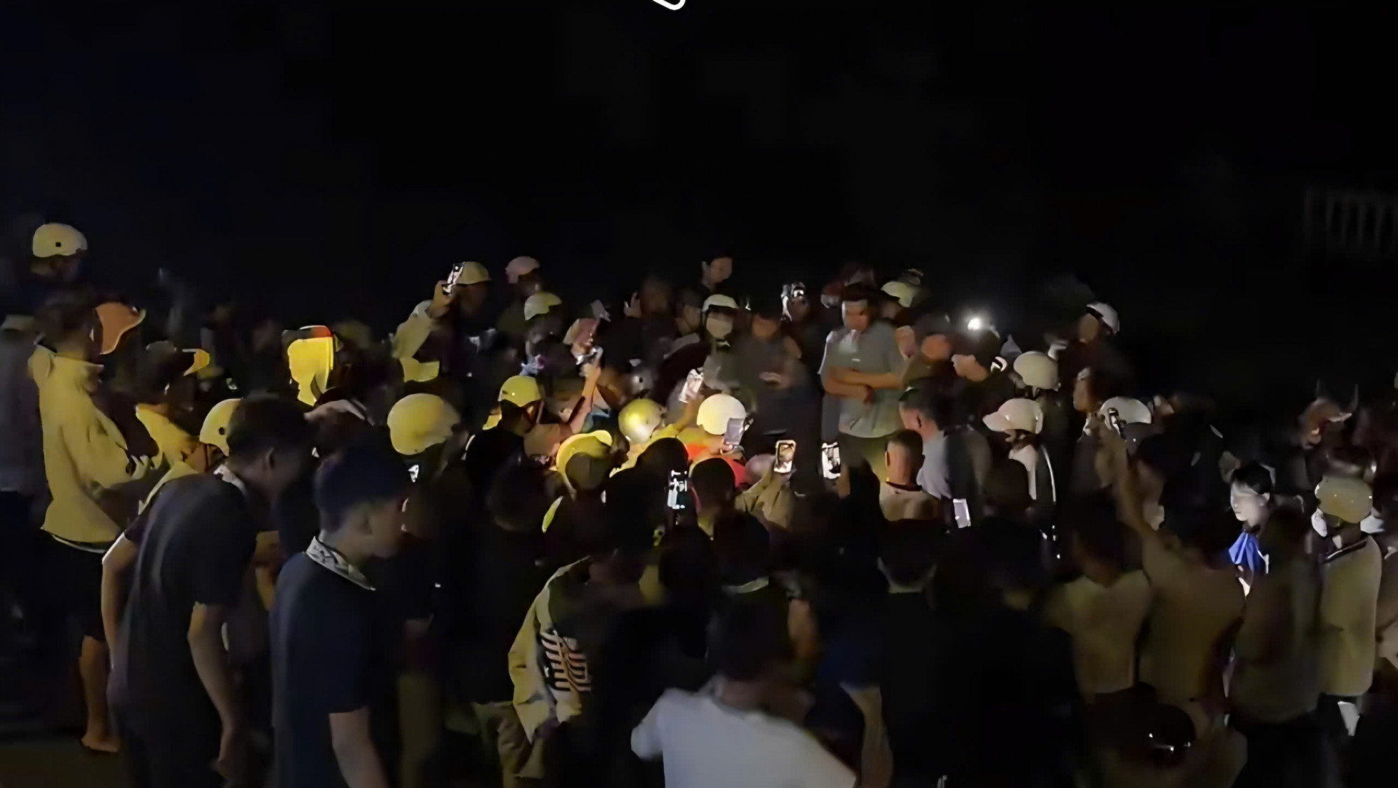 Vụ việc xảy ra khiến nhiều người không khỏi bàng hoàng - ảnh: MXH