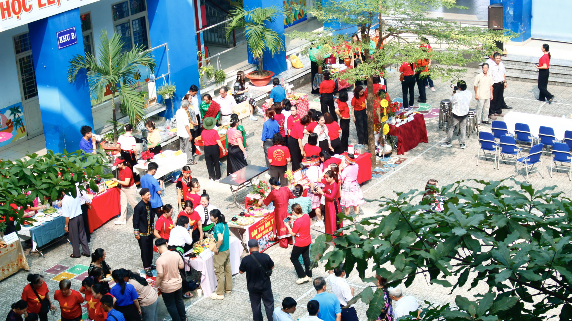 Chương trình thu hút hơn 350 cán bộ, hội viên phụ nữ, đoàn viên thanh niên, công đoàn viên, giáo viên và người dân trên địa bàn tham gia trong không khí rộn ràng, đoàn kết và đậm đà bản sắc văn hóa các dân tộc Việt Nam.