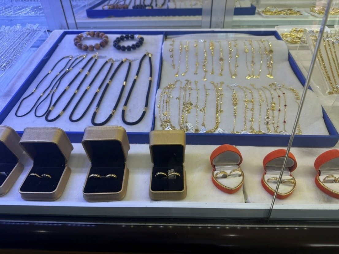 Qua quá trình kiểm tra, cơ quan chức năng phát hiện nhiều sản phẩm không rõ nguồn gốc nên ra quyết định xử phạt