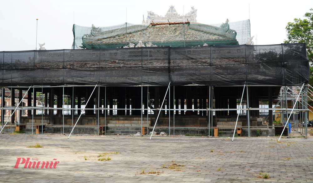 Với 2 nhà Học tả và Học hữu có tổng diện tích hơn 1.190 m2, sẽ tháo dỡ phần hư hỏng, sai nguyên trạng và tiến hành tu bổ móng, tường, nền; chống ẩm, chống mối; phục hồi mái ngói, cửa gỗ, tường quét vôi…