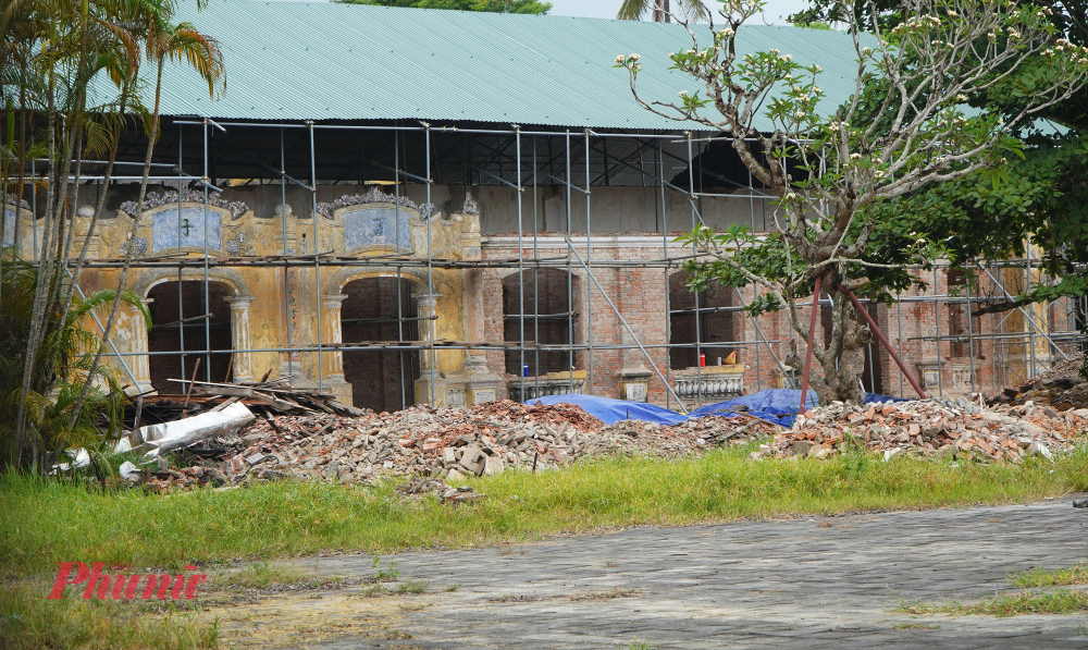 Dự án cũng sẽ tu bổ 2 nhà Kiều gia, nhà Trù, bia Huỳnh Tự Thư Thanh, cổng Tam quan. nhà Học tả, Học hữu. Đồng thời, chỉnh trang và tu bổ sân đường quy mô diện tích hơn 4.153 m2, hệ thống cây xanh và hạ tầng kỹ thuật…