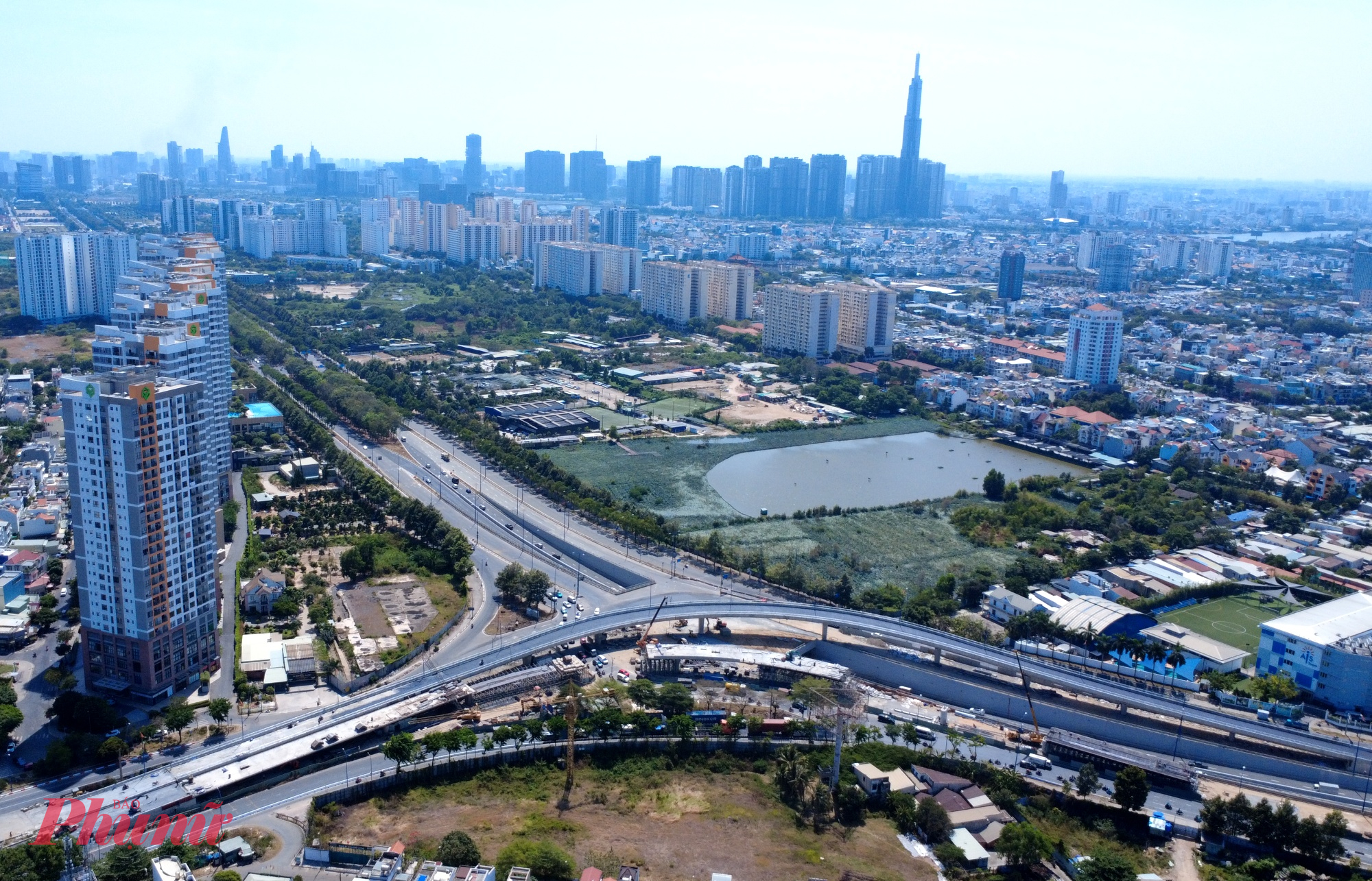 Dự án nút giao An Phú được triển khai từ năm 2021, dự kiến hoàn thành vào quý II/2026. Đến nay, nhiều hạng mục quan trọng đã đưa vào sử dụng, gồm các hầm chui HC1-01, HC1-02, cầu Bà Dạt, cầu Giồng Ông Tố và cầu N2.