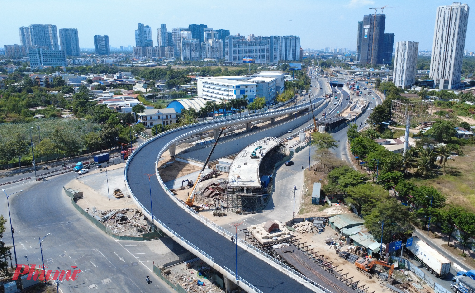 Đại diện Ban quản lý dự án đầu tư xây dựng các công trình giao thông TPHCM (Ban Giao thông) cho biết, cầu vượt N3 dự kiến sẽ thông xe 30/4 nhằm chào mừng ngày Giải phóng miền Nam, thống nhất đất nước. 