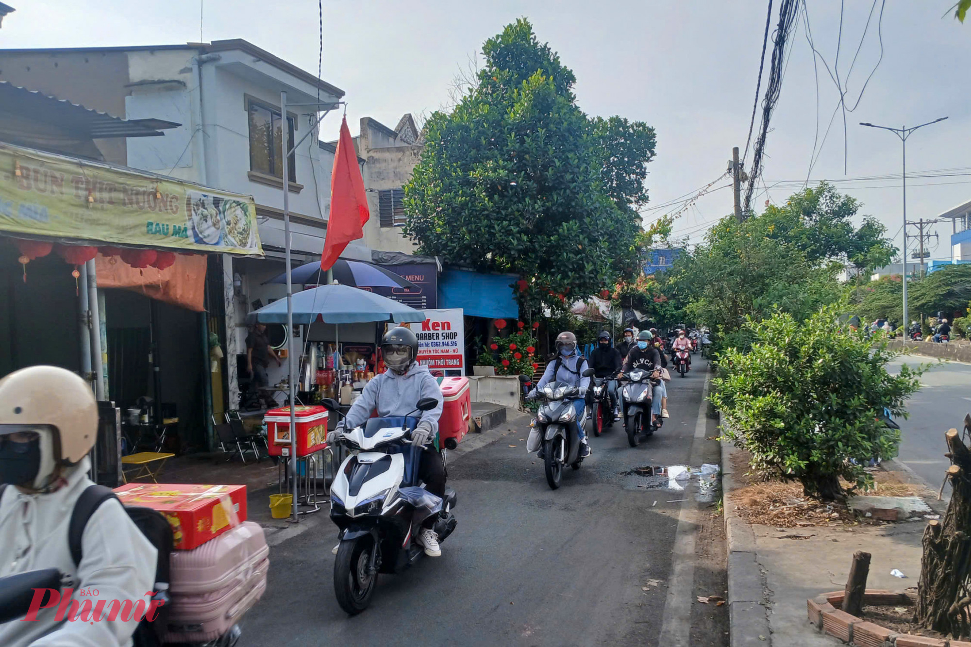 Ghi nhận tại phà Cát Lái (phường Cát Lái), dù đã đến cuối giờ chiều, nhưng chiều bên phía TPHCM vẫn chưa xảy ra hiện tượng ùn ứ kéo dài.