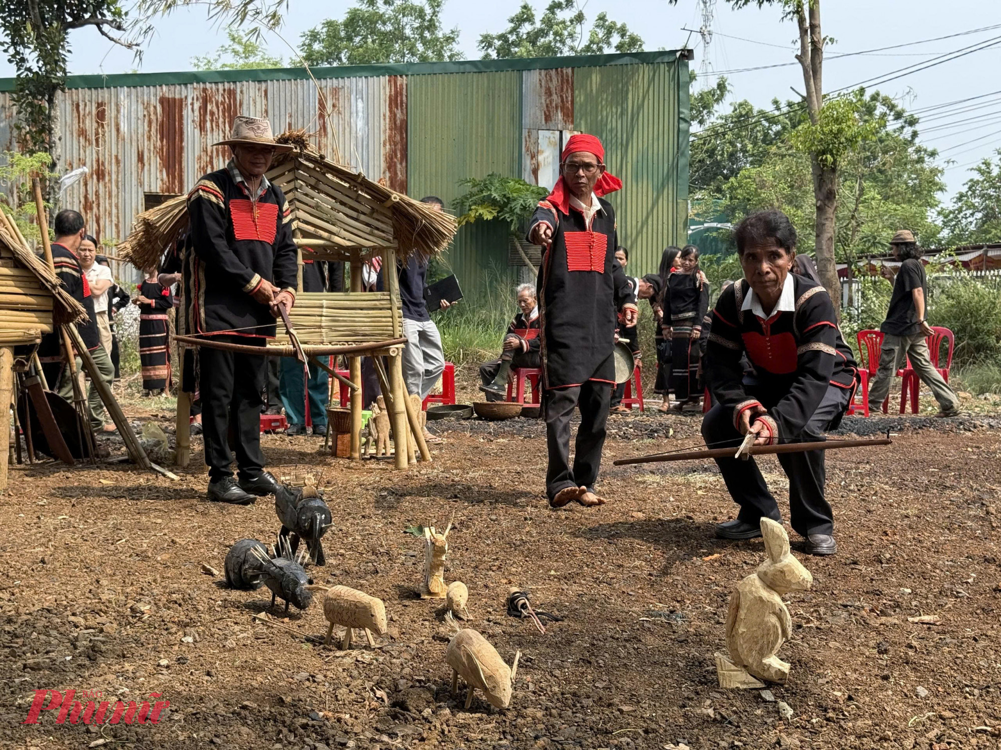 Tái hiện cảnh săn bắt của người Ê Đê xưa