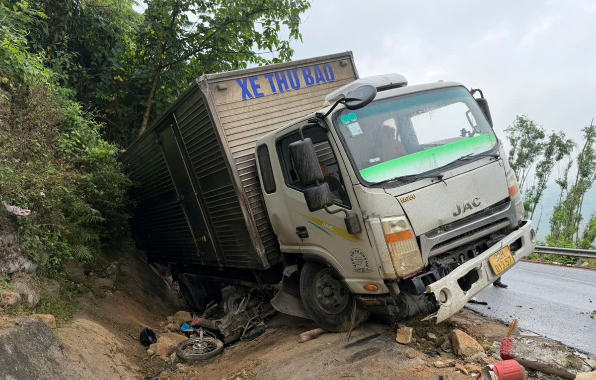 Hiện trường xảy ra vụ tai nạn - ảnh: T.T.